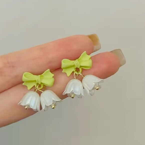Jewelry - Green Bow and White Flower Earrings